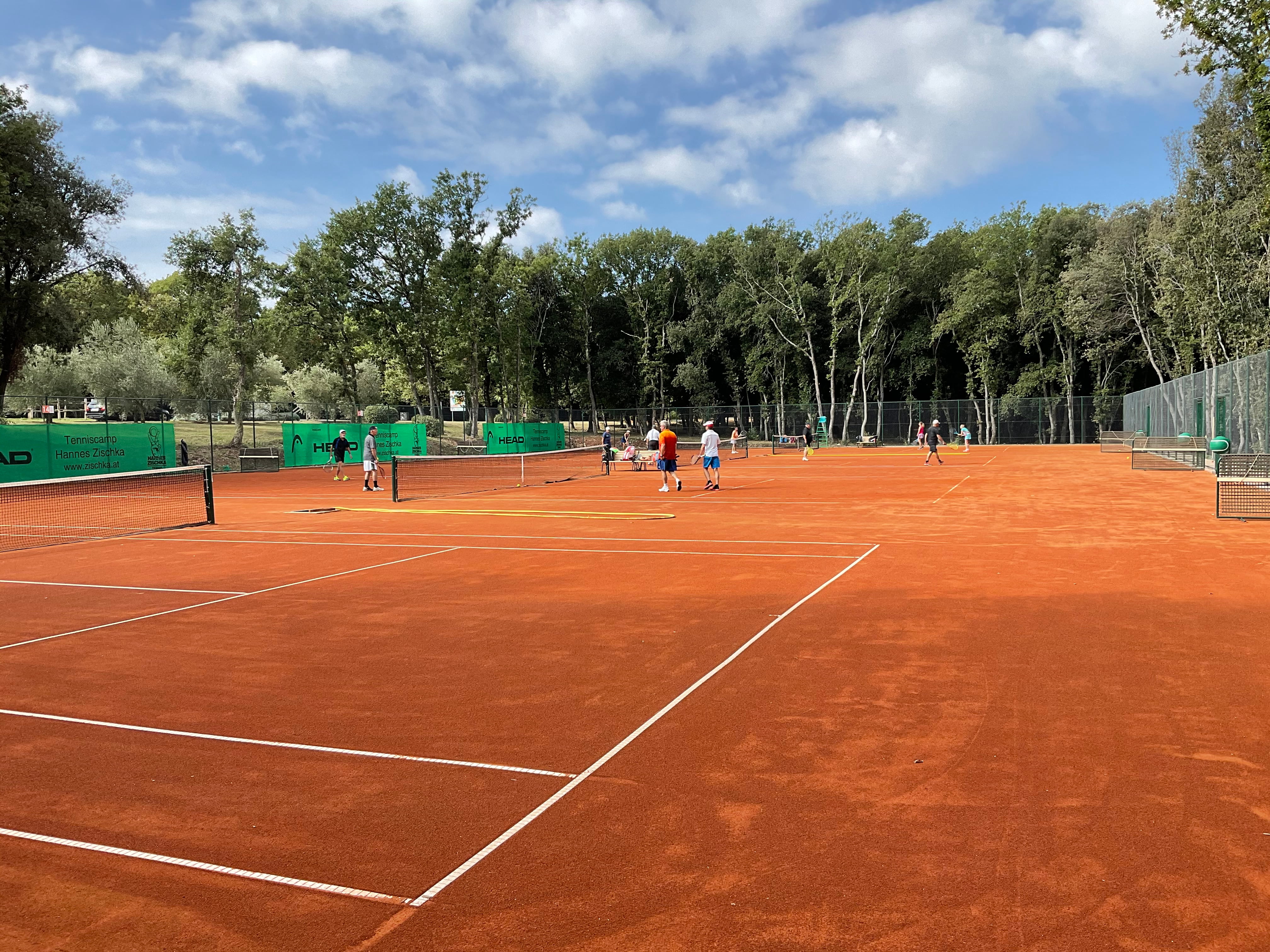 RuKortTenisit zemljani teniski teren od tenisita