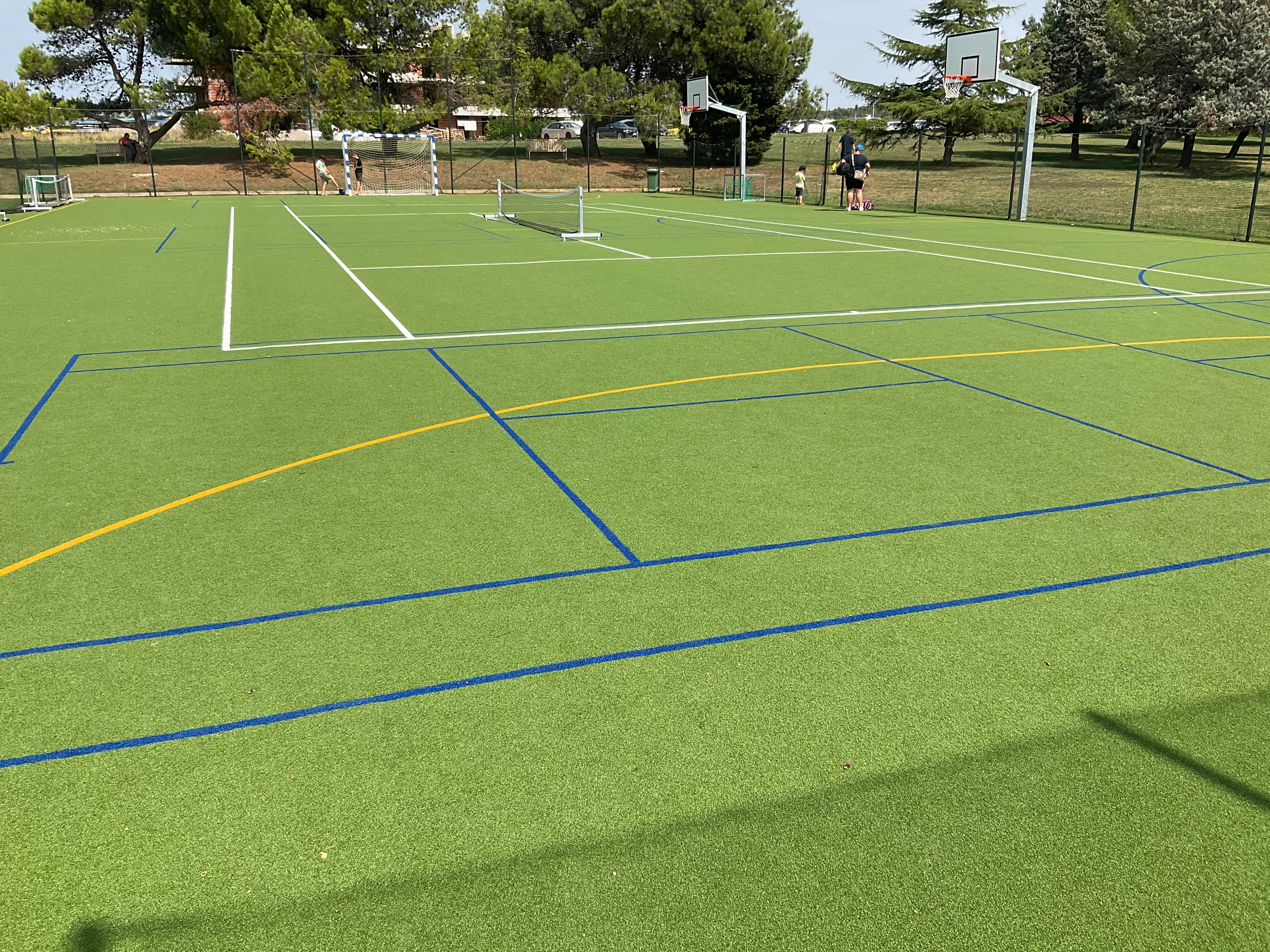 Multisport teren od umjetne trave