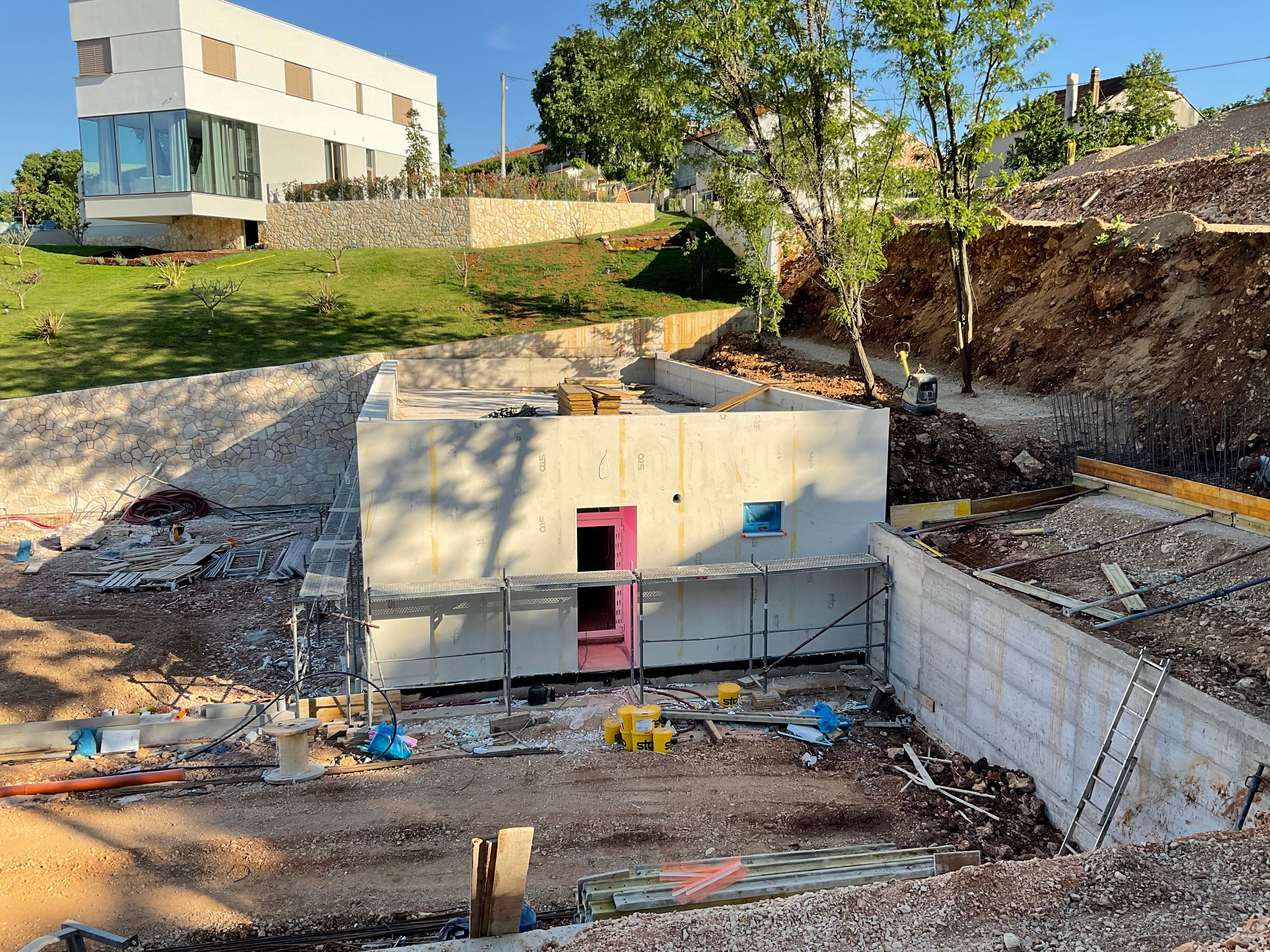 Proces građenja sportske zone Arja Resort