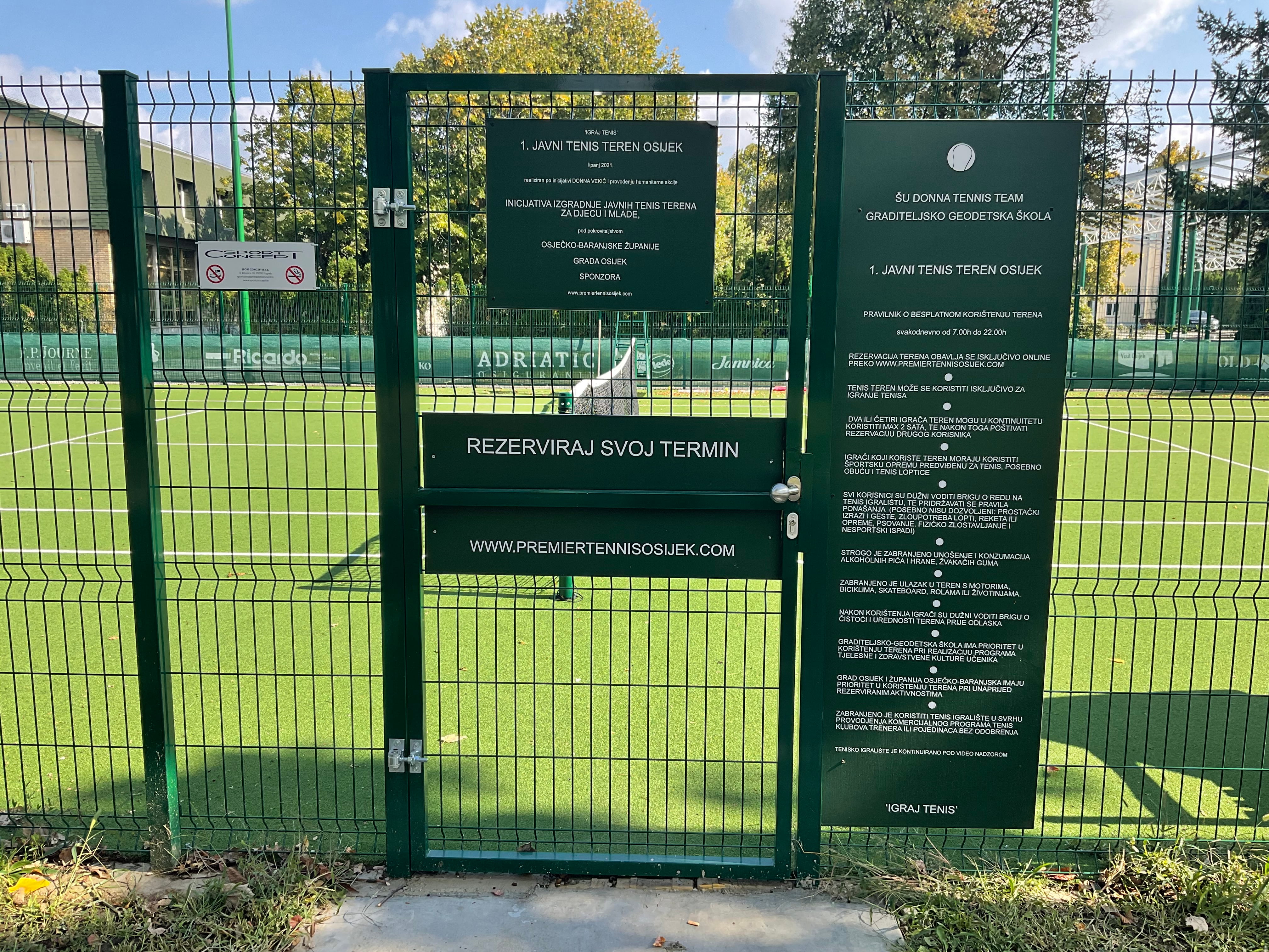 Javni teniski tereni Osijek tabla na ulazu od terena