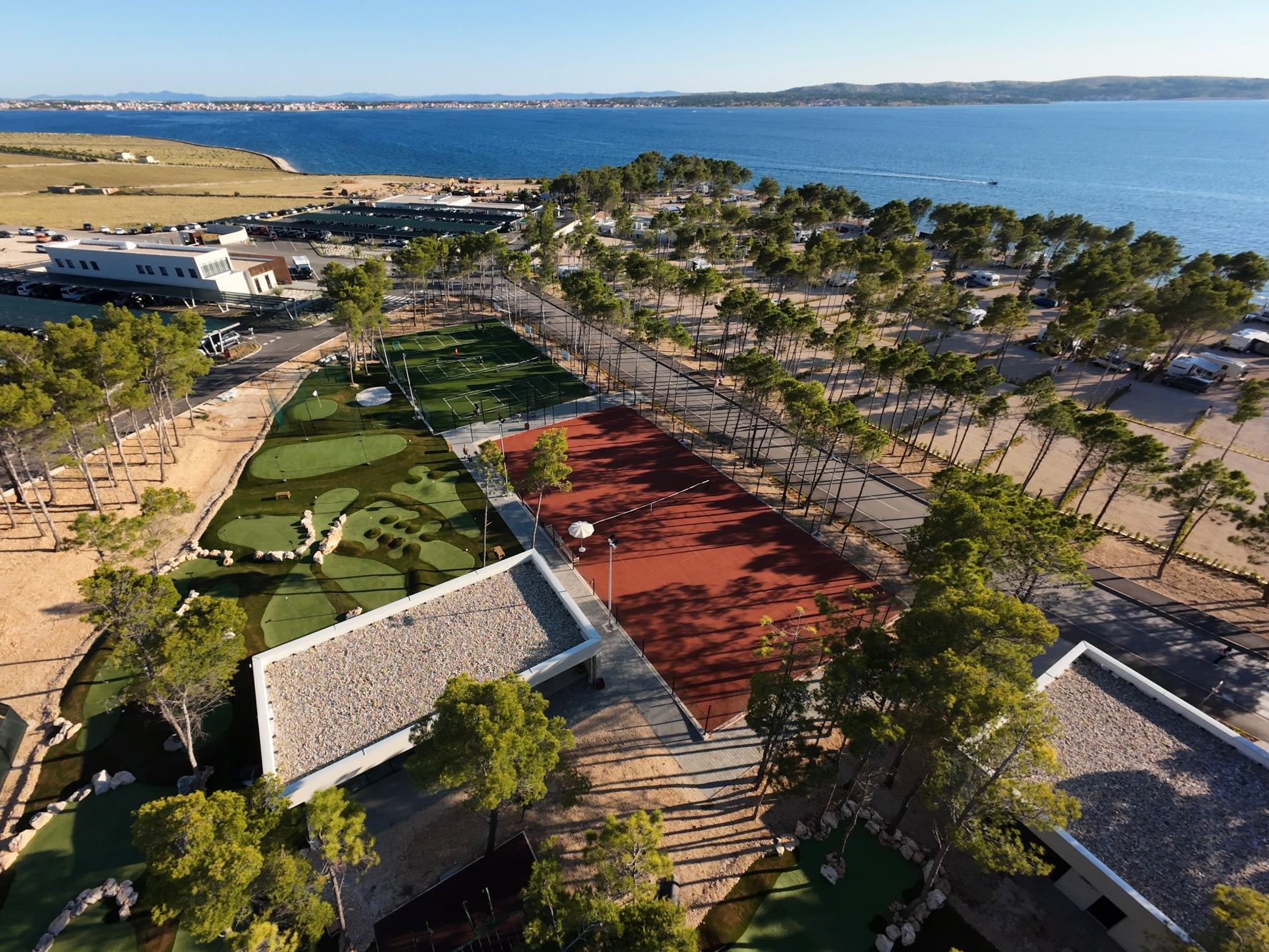 RuKortXClay teniski teren i Premium Mini Golf teren